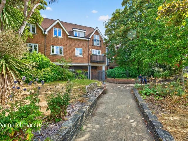 Flat for sale in Ewell, Surrey