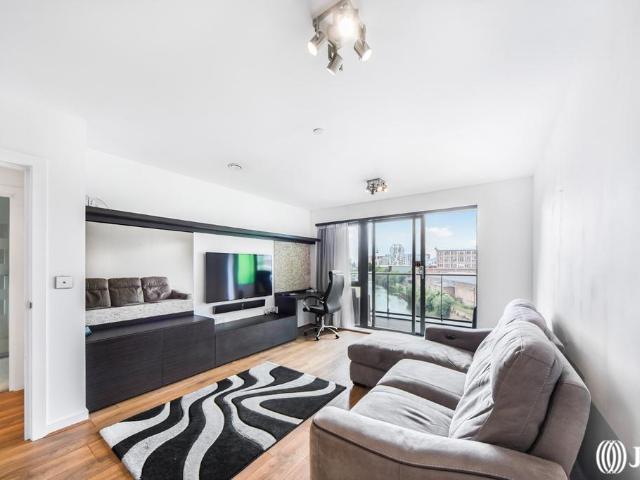 Flat for sale in Bromley-by-Bow, Poplar Grove