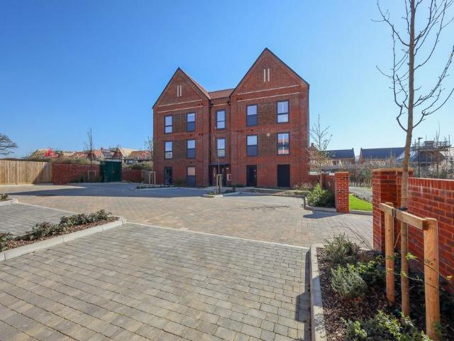 Flat for sale in Abbotsford, Perryfields