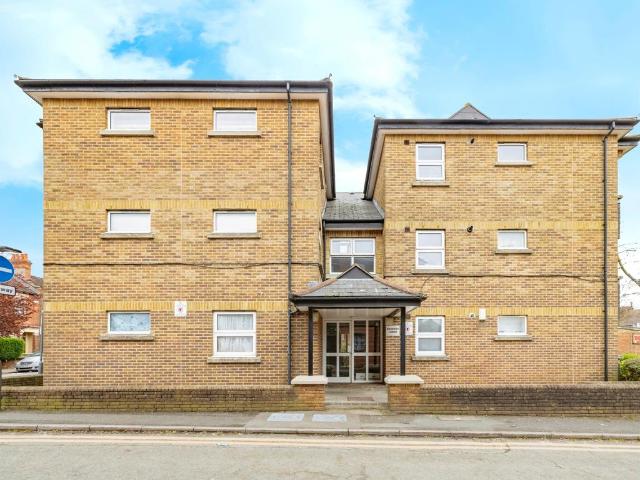 Flat for sale in Wealdstone, Greater London