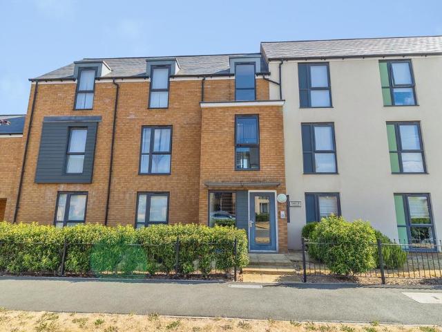 Flat for sale in Broughton Gate, Milton Keynes
