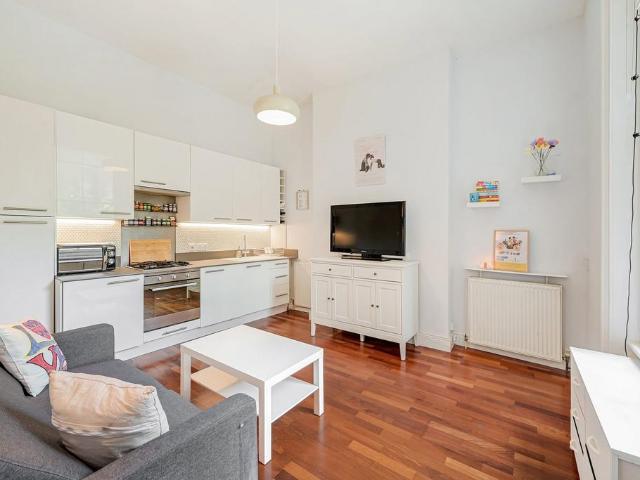 Flat for sale in North Kensington, Greater London