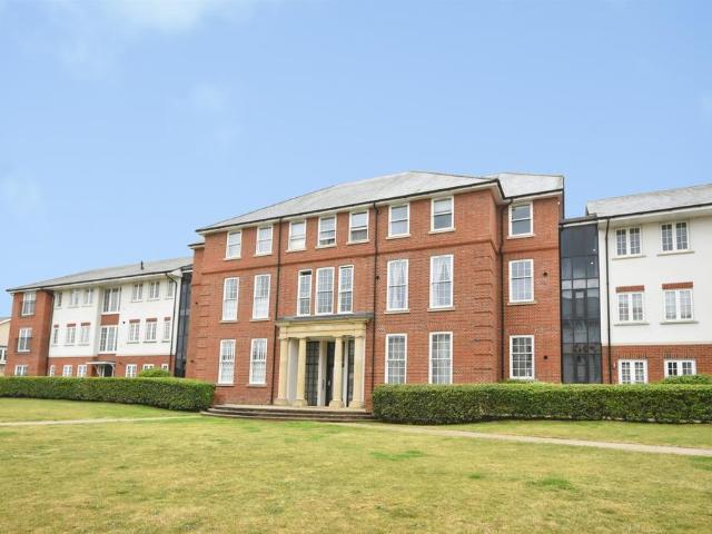 Flat for sale in Moulsham, Chelmsford