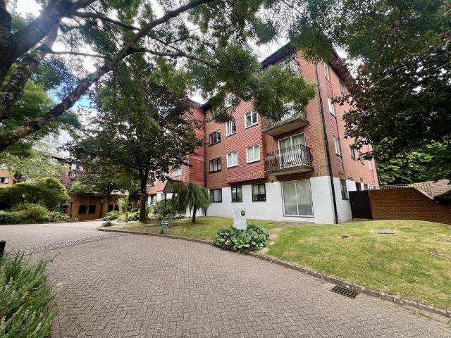 Flat for sale in Lucastes, Perryfields