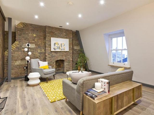 Flat for sale in North Kensington, Greater London