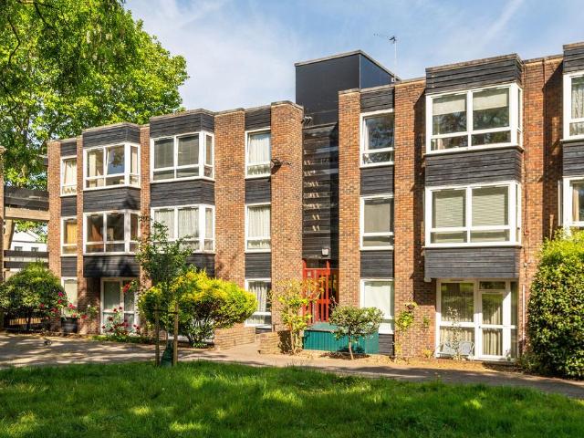 Flat for sale in Camberwell, Greater London