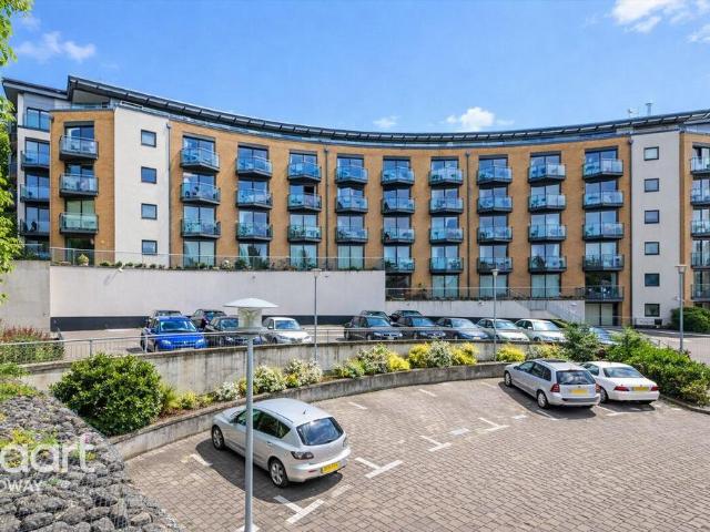 Flat for sale in Chatham