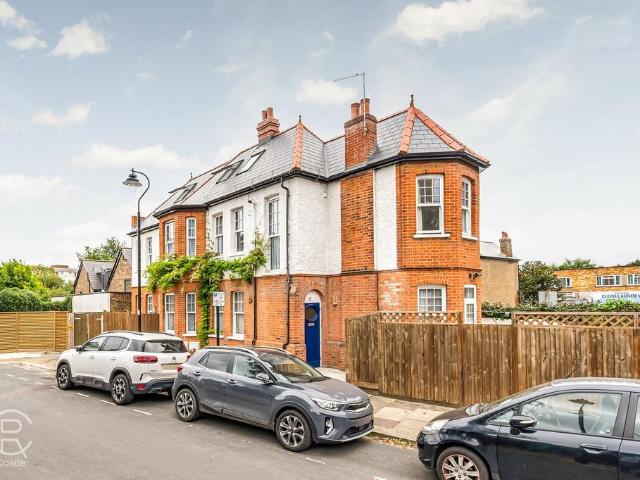 Flat for sale in London Borough of Ealing, Cat Hill