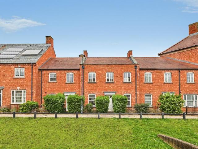 Flat for sale in Upton