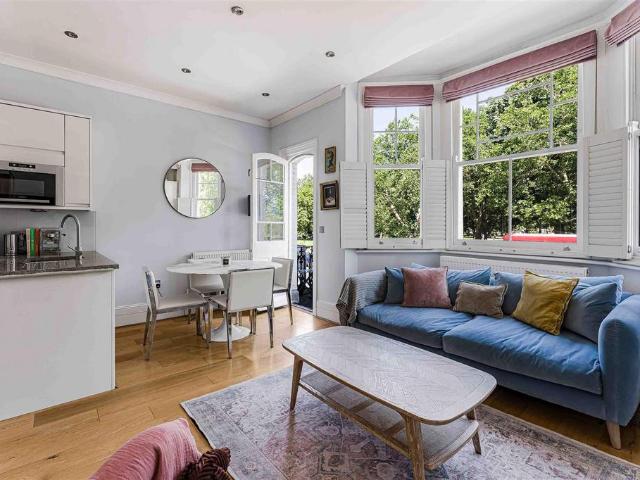 Flat for sale in Fulham, Greater London