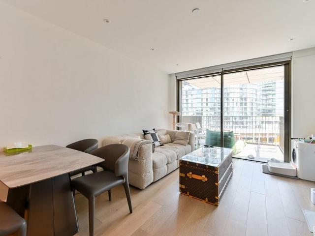 Flat for sale in Nine Elms, Greater London