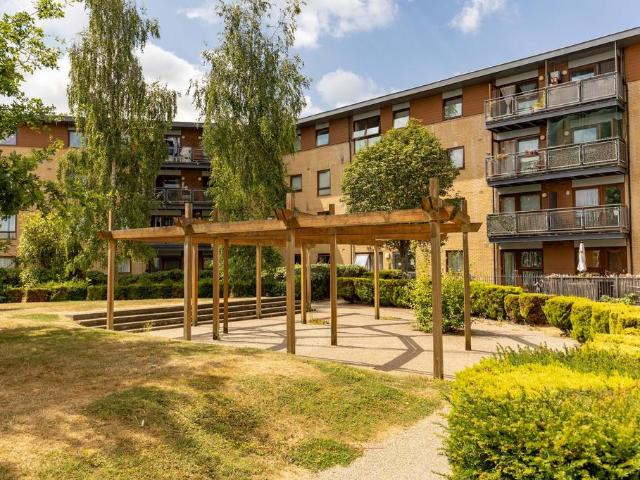 Flat for sale in Three Bridges, Glynde