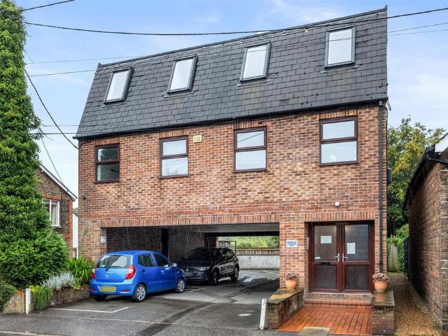 Flat for sale in Horsham, West Sussex