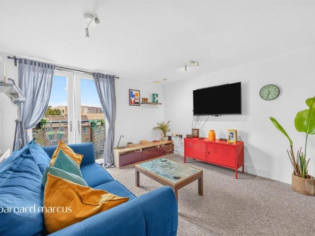 Flat for sale in London Borough of Croydon, Greater London