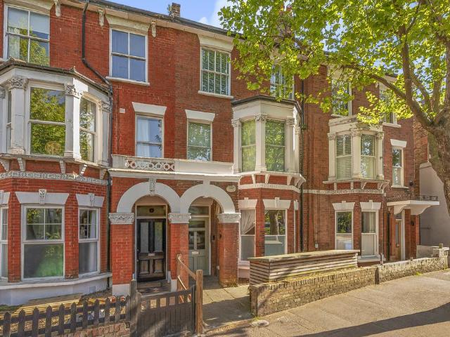 Flat for sale in East Dulwich, Greater London