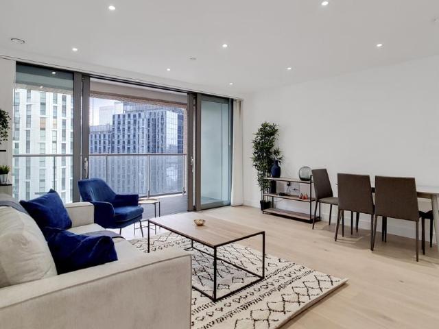 Flat for sale in Isle Of Dogs, Greater London