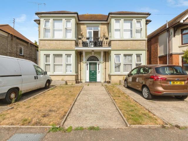 Flat for sale in Dale Hill, Essex