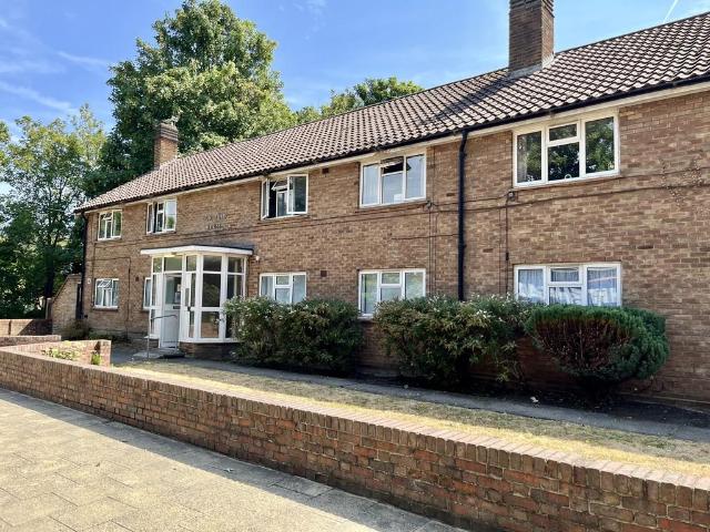 Flat for sale in Beddington, Greater London