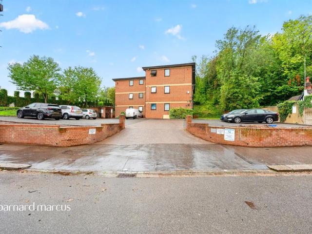 Flat for sale in London Borough of Croydon, Greater London
