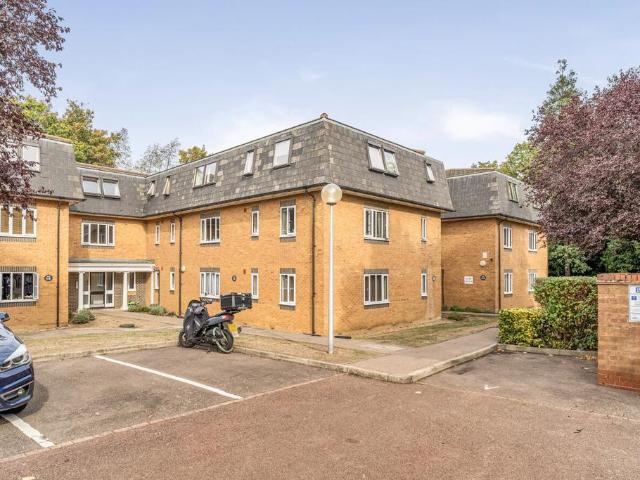 Flat for sale in London Borough of Barnet, Greater London