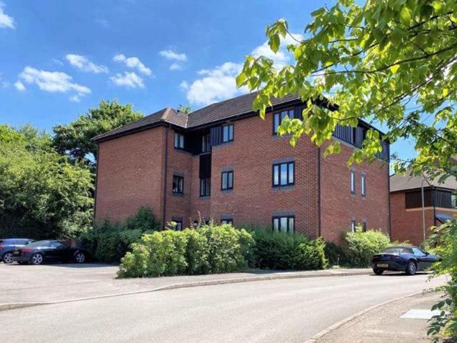 Flat for sale in Berrick Salome, Oxfordshire