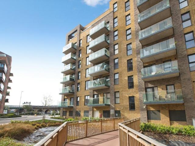Flat for sale in Monks Orchard, Kent