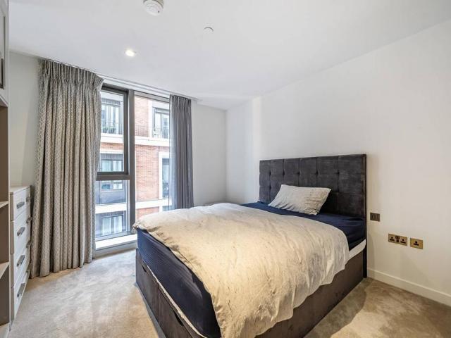 Flat for sale in Paddington, Greater London