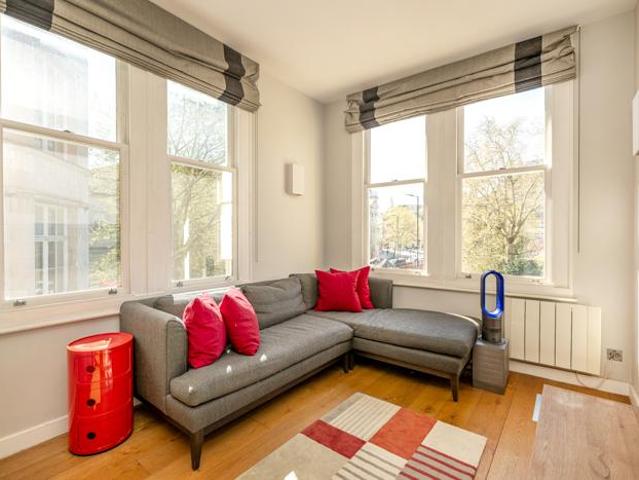 Flat for sale in West Smithfield, Lyons