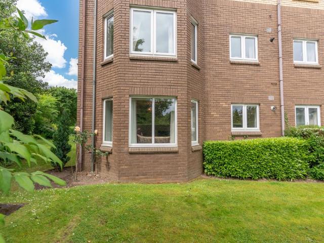 Flat for sale in Braidbar, Giffnock