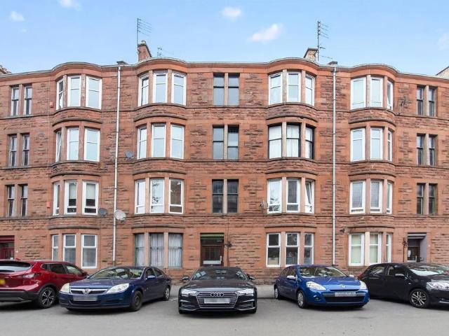 Flat for sale in Strathbungo, Scotland