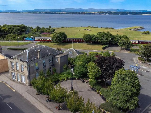 Flat for sale in Bo'ness, Deanfield