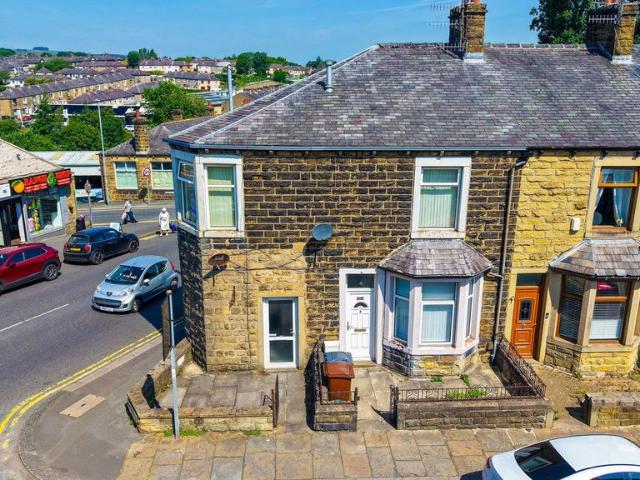 Flat for sale in Winewall, Higherford