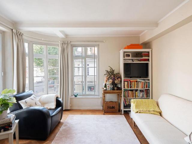 Flat for sale in Shepherd's Bush, Greater London