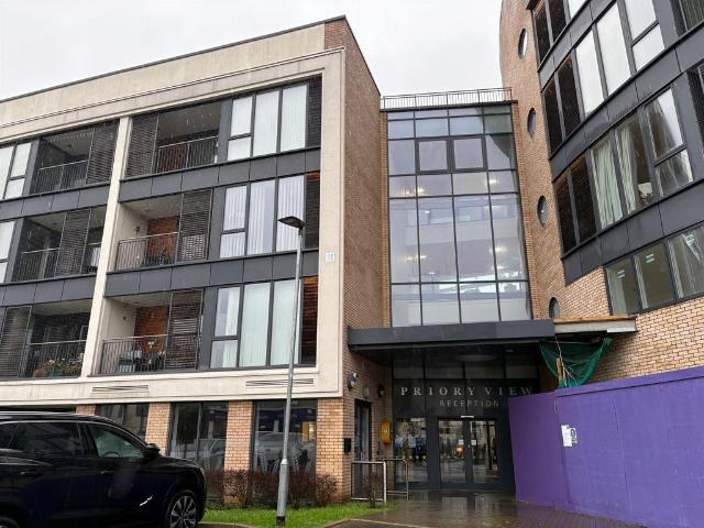 Flat for sale in Dunstable, Bedfordshire