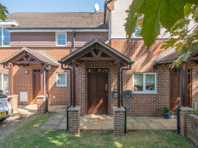 Flat for sale in Clewer Village, Windsor