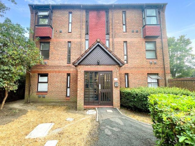 Flat for sale in Palmers Green, Greater London