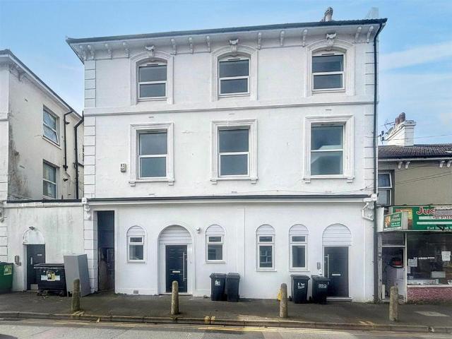 Flat for sale in Roselands, Eastbourne