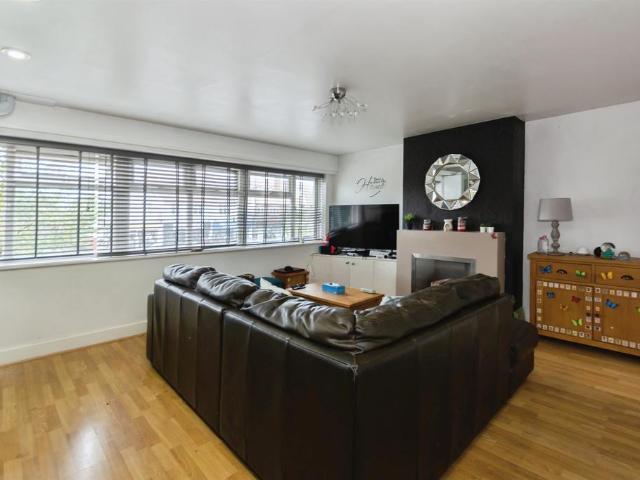 Flat for sale in Shirley, West Midlands