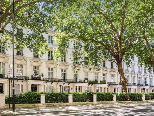 Flat for sale in Bayswater, Greater London