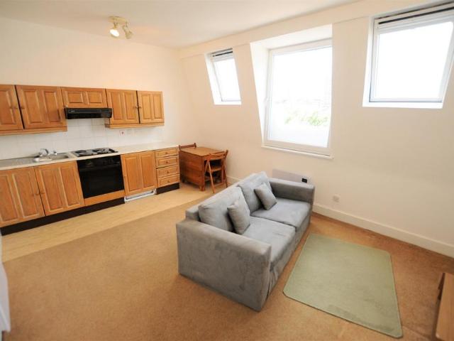 Flat for sale in London Borough of Hounslow, Strand
