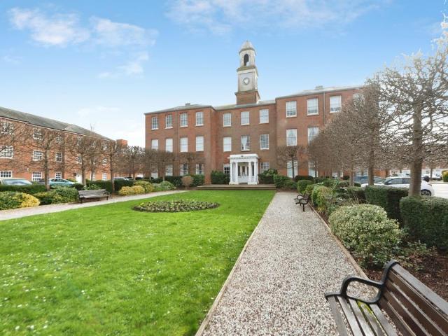 Flat for sale in Hampshire