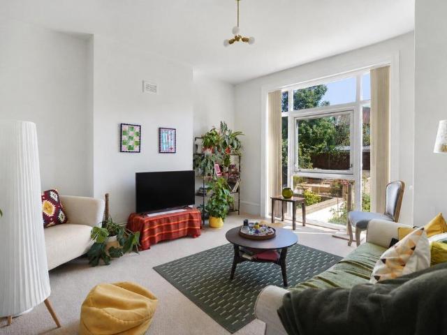 Flat for sale in West Norwood, Greater London