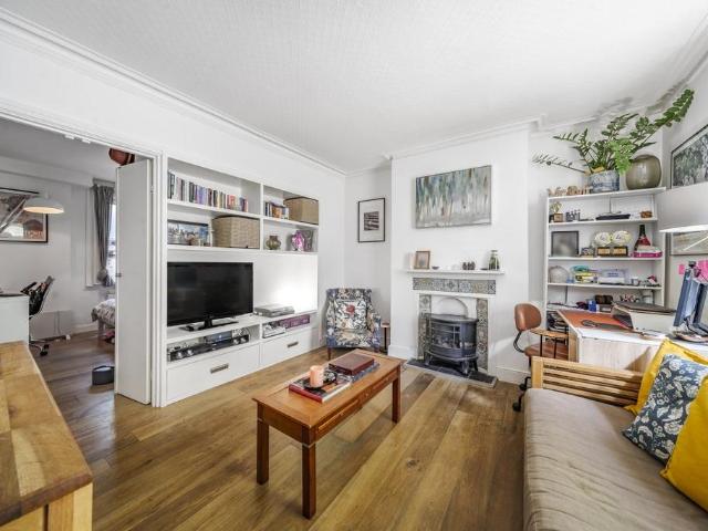 Flat for sale in Hammersmith, Greater London