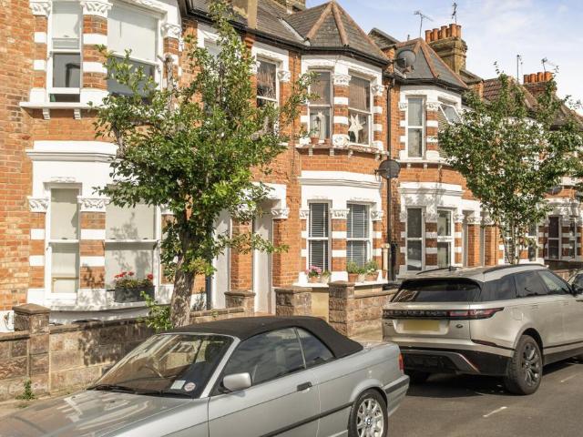 Flat for sale in Putney, Greater London