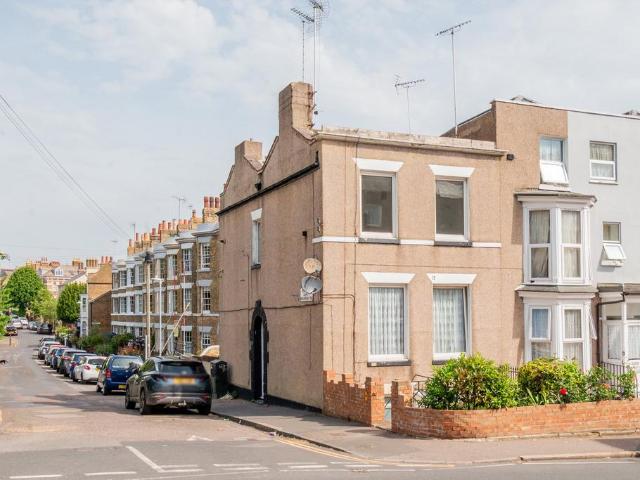 Flat for sale in West Cliff, Acol