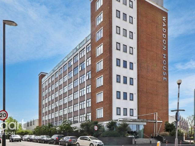 Flat for sale in London Borough of Croydon, Waddon