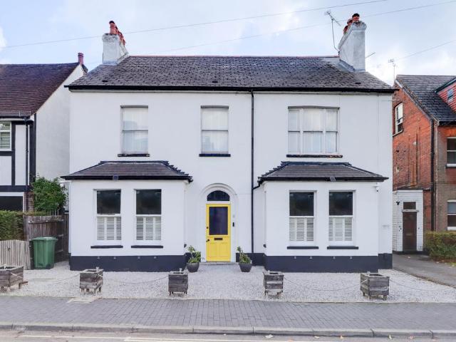 Flat for sale in St Albans, Five Acres