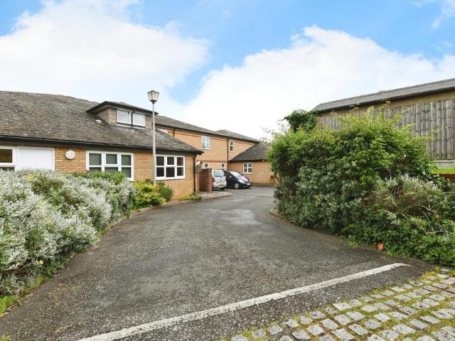 Flat for sale in Alton Barnes, Essex