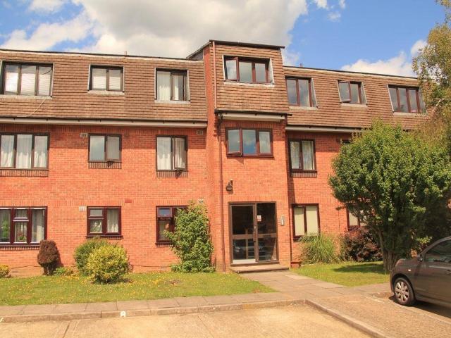 Flat for sale in Slough