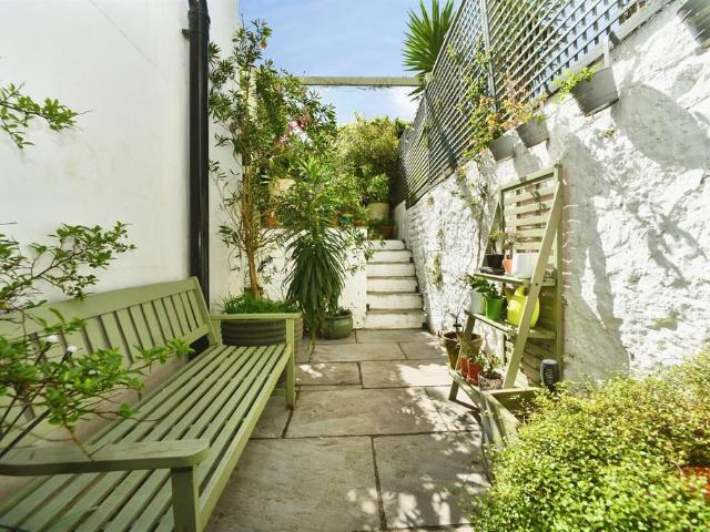 Flat for sale in Queen's Park, Brighton & Hove